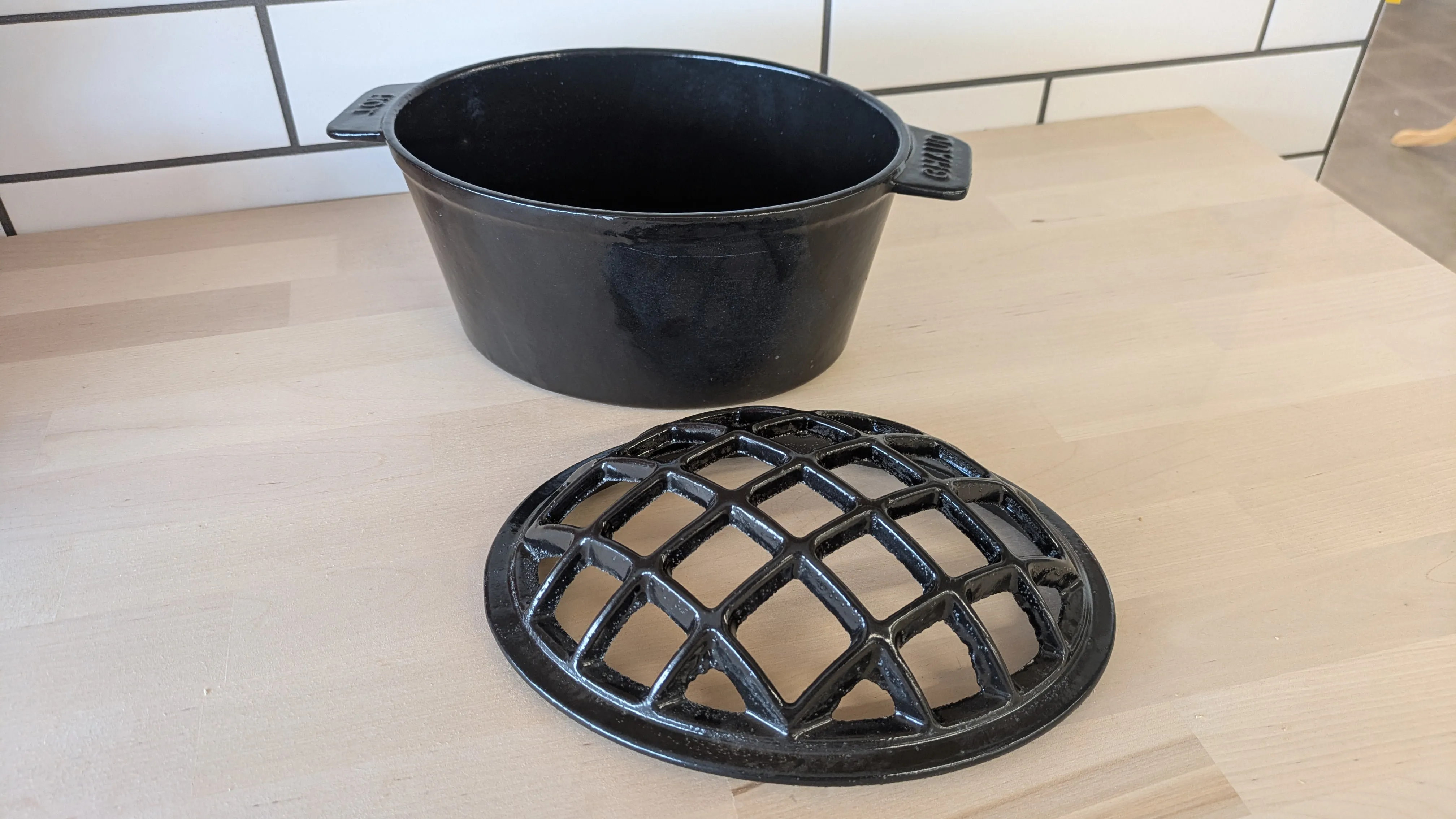 2.5 QT. Cast Iron Lattice Wood Stove Steamer