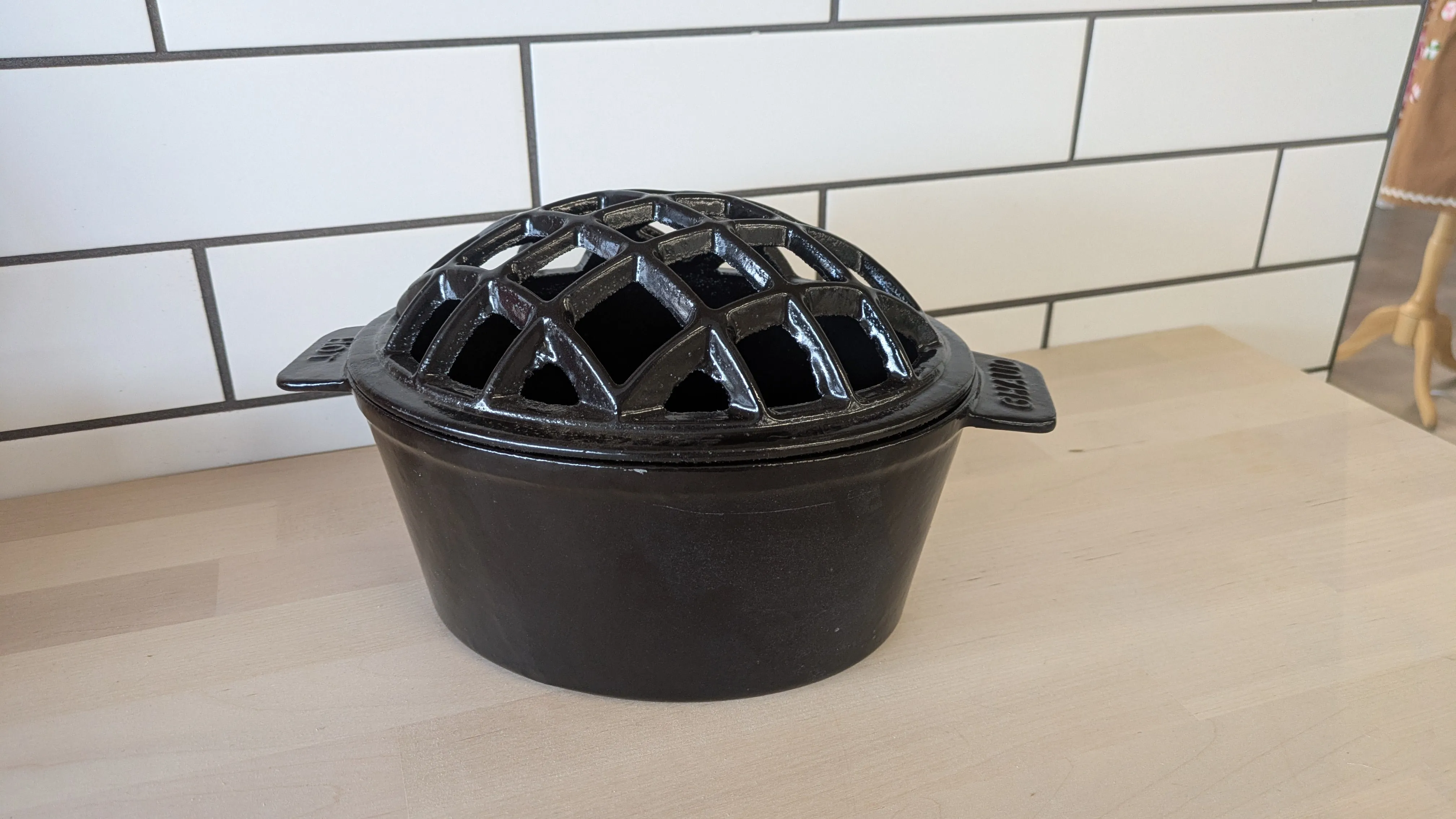 2.5 QT. Cast Iron Lattice Wood Stove Steamer