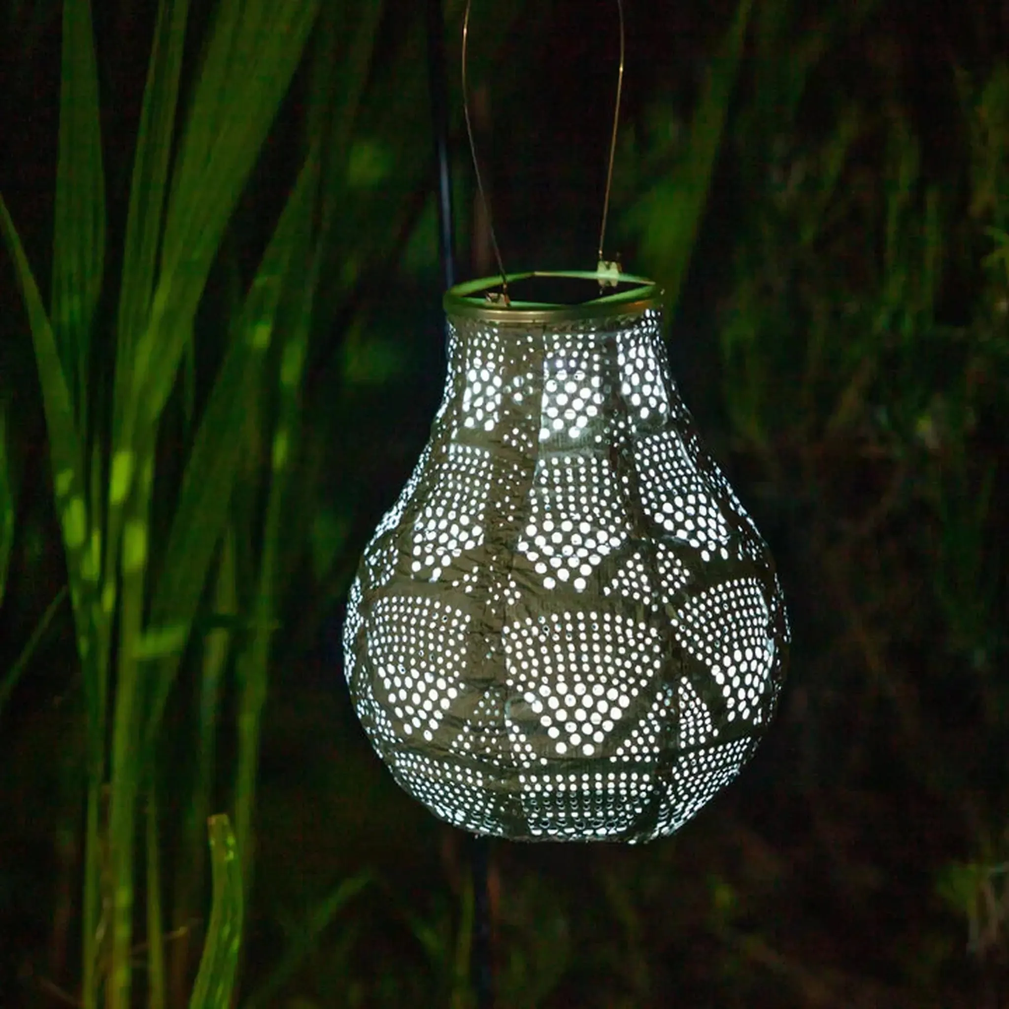 8" Bulb Solar Lantern