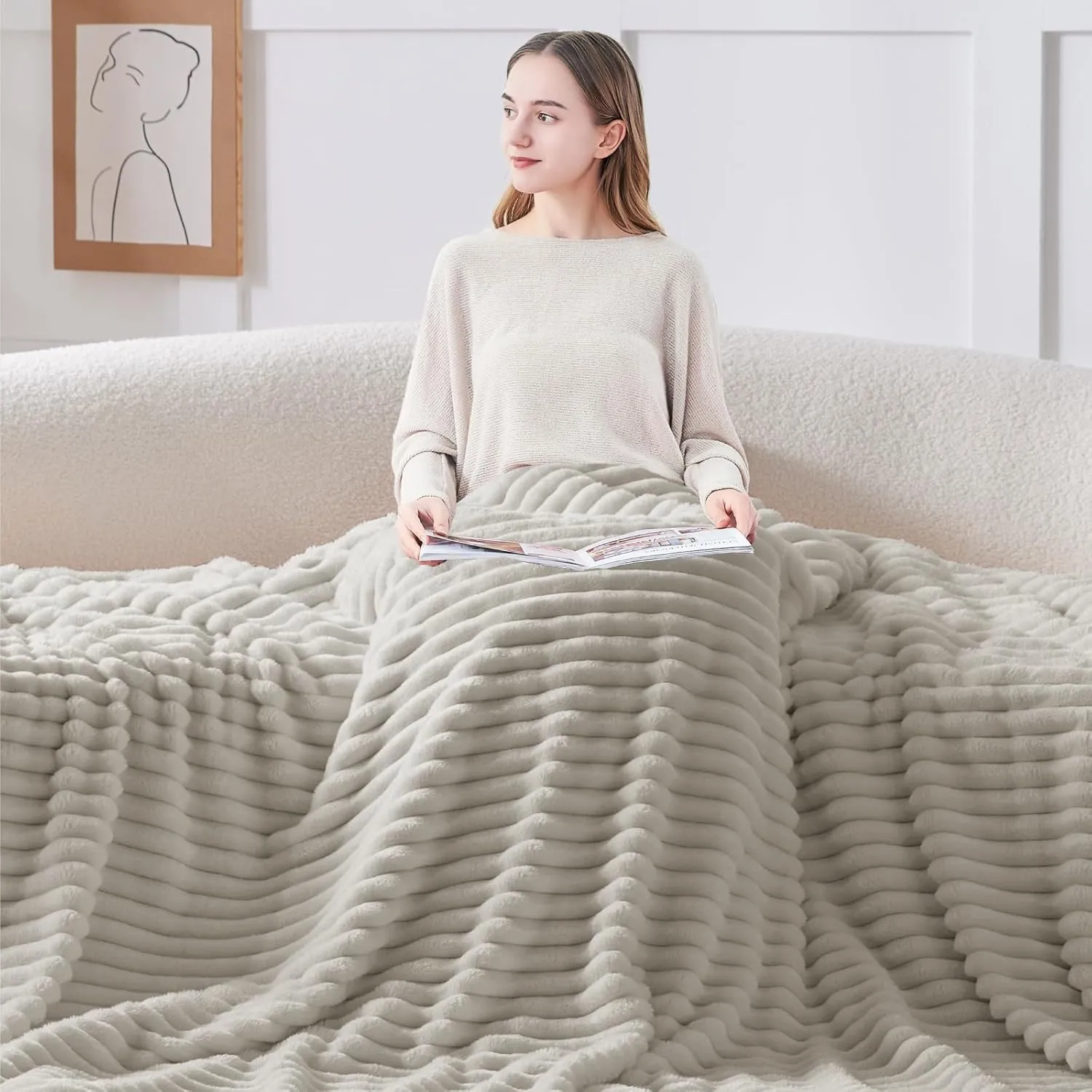 BEDELITE Fleece Throw Blanket for Couch - 300GSM Soft & Warm Fluffy Light Grey Blanket, Decorative and Giftable Striped Blankets for Women, Men, 50"x60"