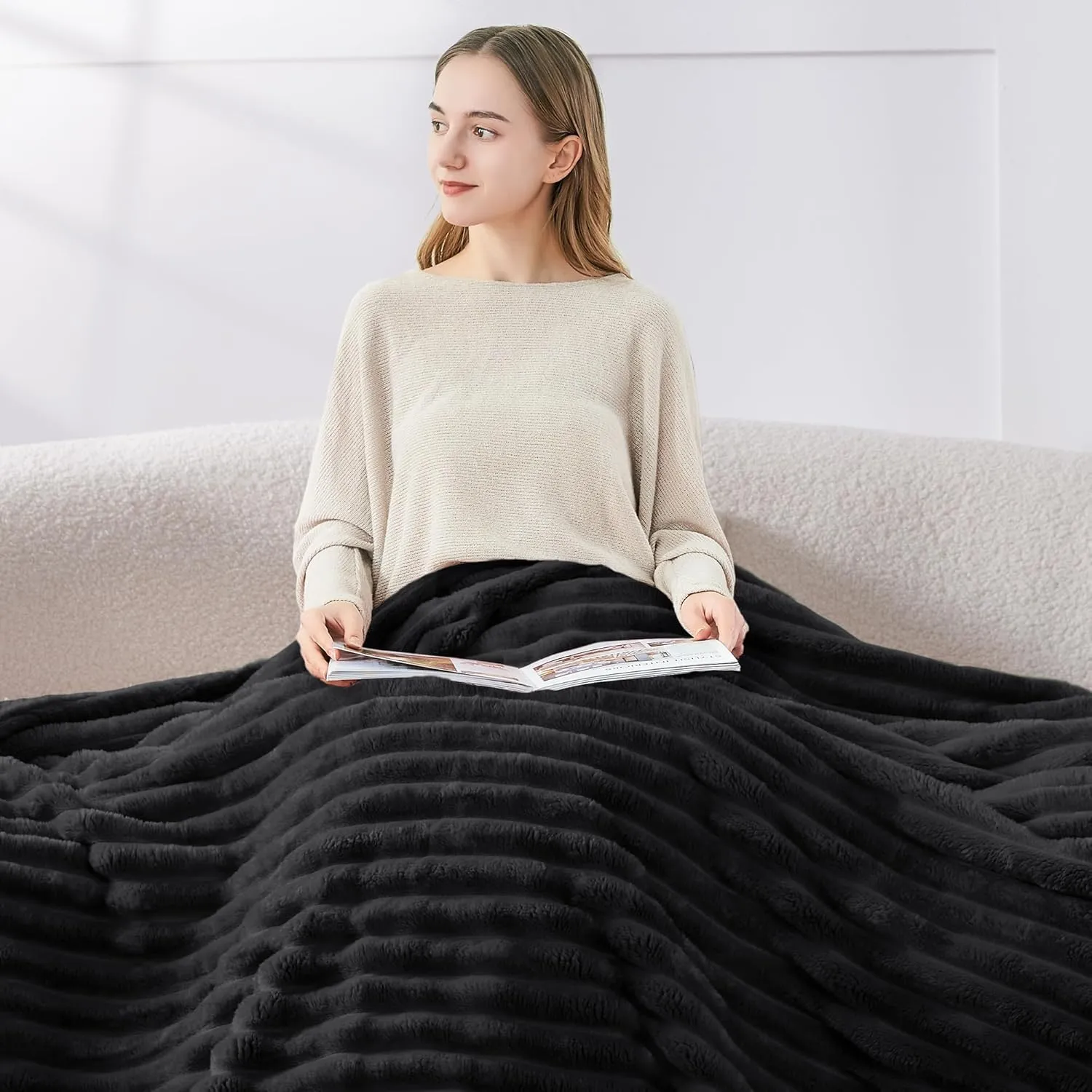 BEDELITE Fleece Throw Blanket for Couch, 300GSM Soft & Warm Fluffy Twin Blanket, Decorative and Giftable Striped Black Blankets for Women, Men, 60"x80"