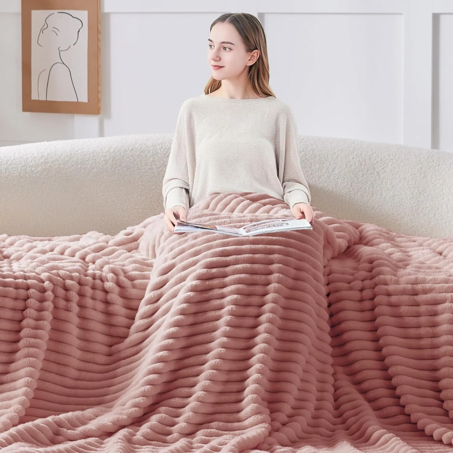 BEDELITE Fleece Throw Blanket for Couch, 300GSM Soft & Warm Fluffy Twin Blanket, Decorative and Giftable Striped Dusty Pink Blankets for Women, Men, 60"x80"